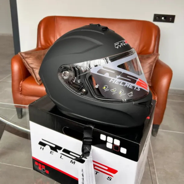 SIFIR KUTU ETİKLETLİ MAT SİYAH MOTORSİKLET KASKI