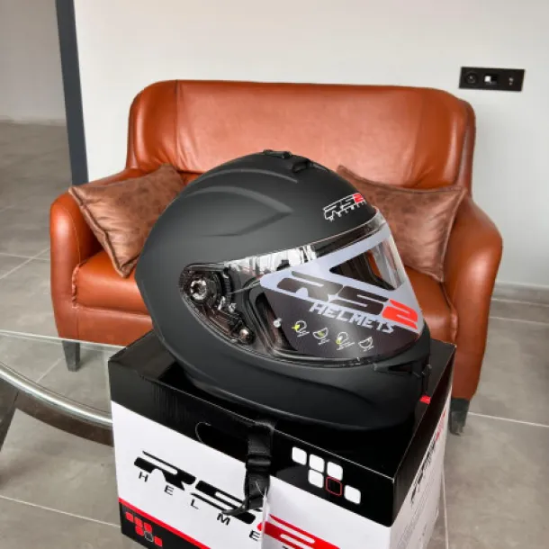 SIFIR KUTU ETİKLETLİ MAT SİYAH MOTORSİKLET KASKI