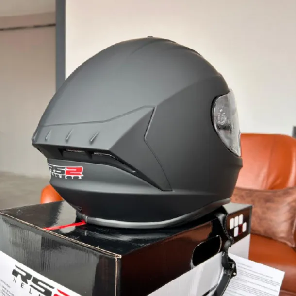 SIFIR KUTU ETİKLETLİ MAT SİYAH MOTORSİKLET KASKI