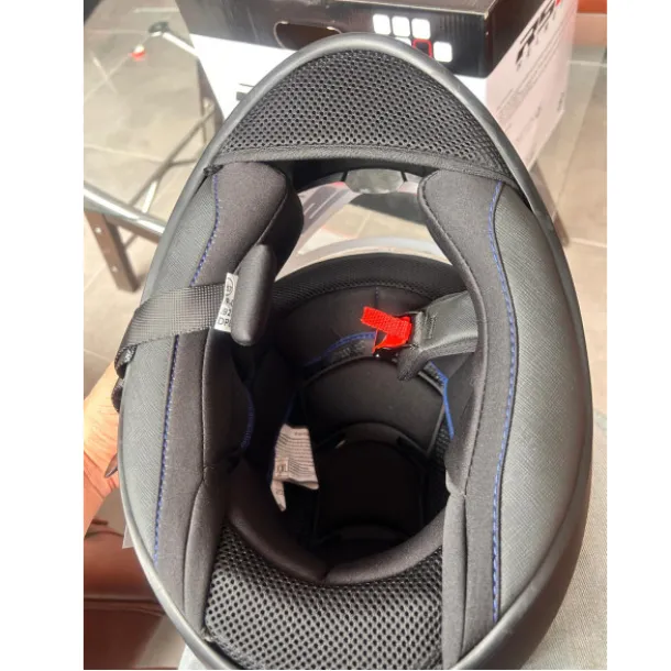 SIFIR KUTU ETİKLETLİ MAT SİYAH MOTORSİKLET KASKI