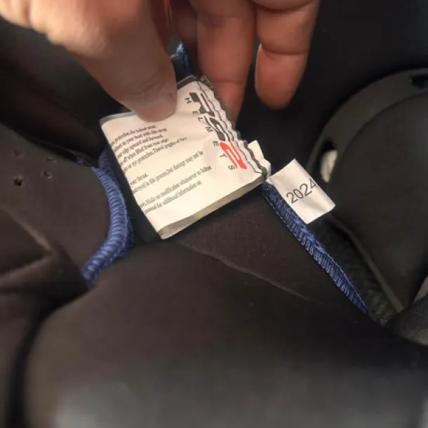 SIFIR KUTU ETİKLETLİ MAT SİYAH MOTORSİKLET KASKI