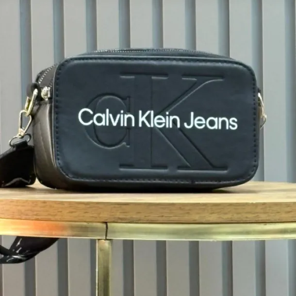 Calvin Klein Jeans Kadın Çantası