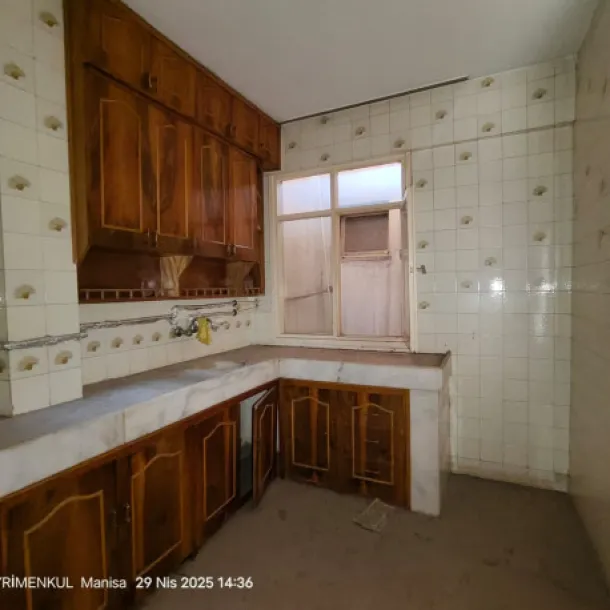 MANİSA ALAŞEHİRDE KONUMU GÜZEL DAİRE